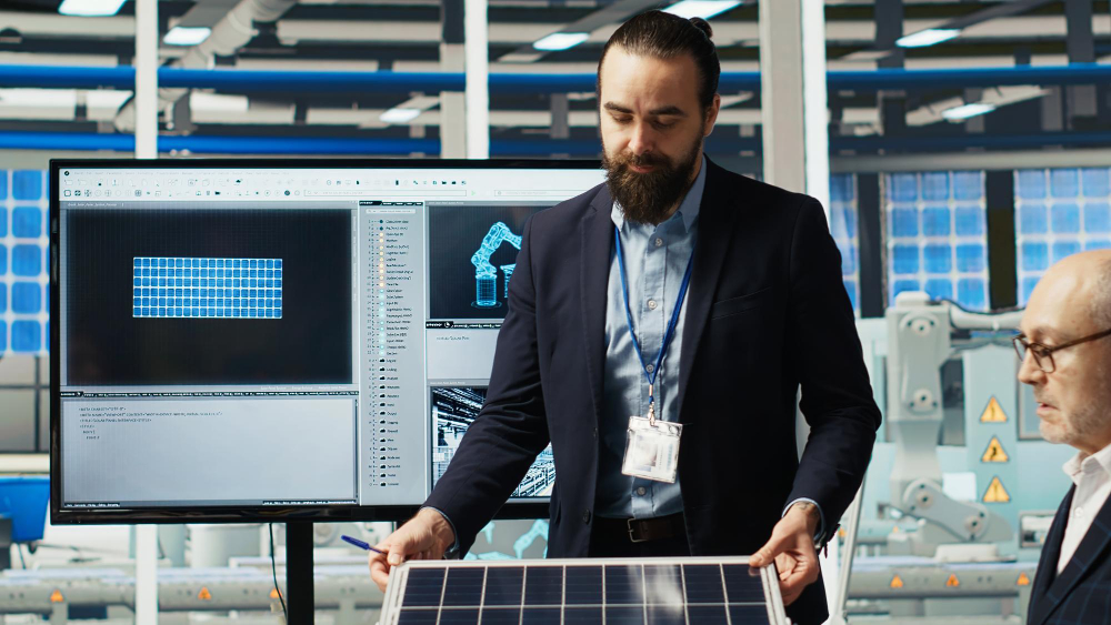 Manager prüft nachhaltige Hardwarebeschaffung im Rahmen von Sustainable Procurement bei ReUsed-IT